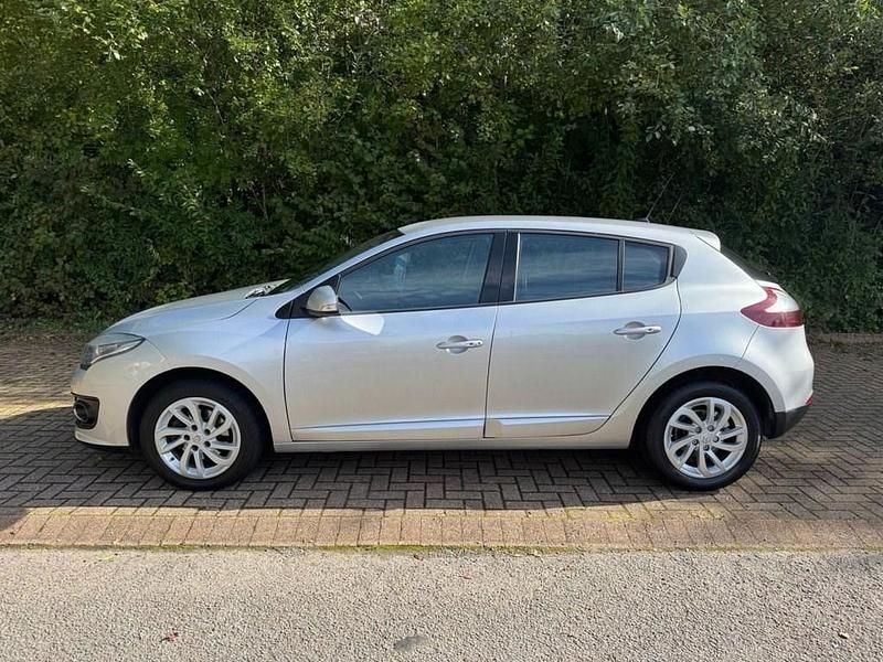 Used Renault Mégane III Dynamique 110 HP (80 kW) 2015 Silver Hatchback