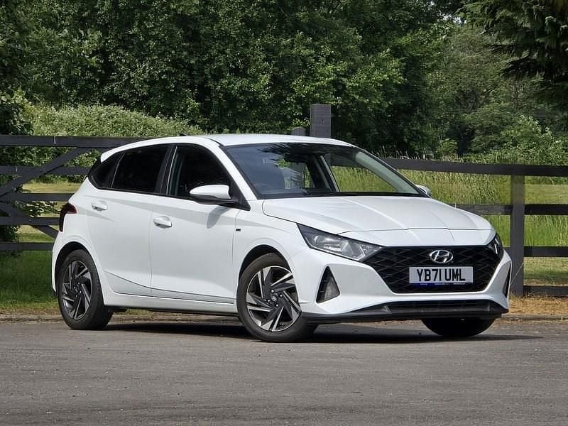 White Used 2022 Hyundai i20 SE Hatchback | £11,250 (Fair price) - Image 1/4