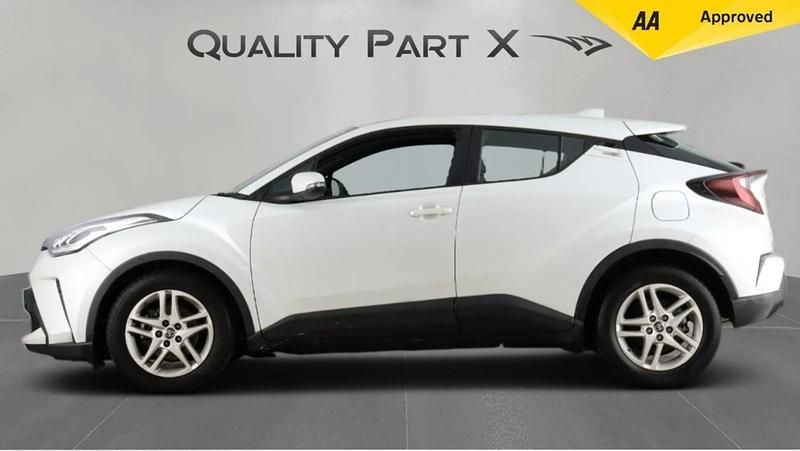 Used Toyota C-HR 122 HP (89 kW) 2022 White SUV