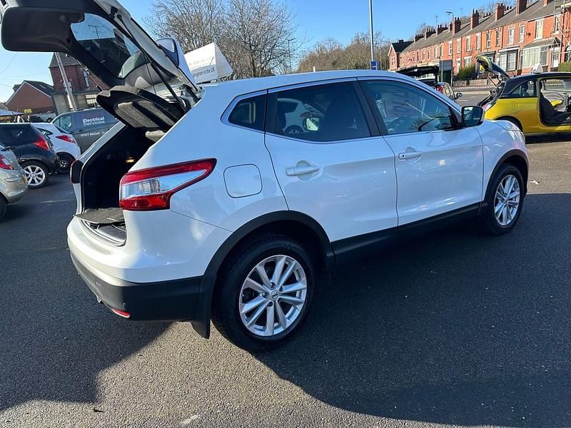 Used Nissan Qashqai Acenta Premium 2014 White SUV