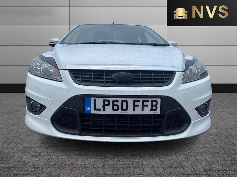 Used Ford Focus Zetec 2011 White Hatchback