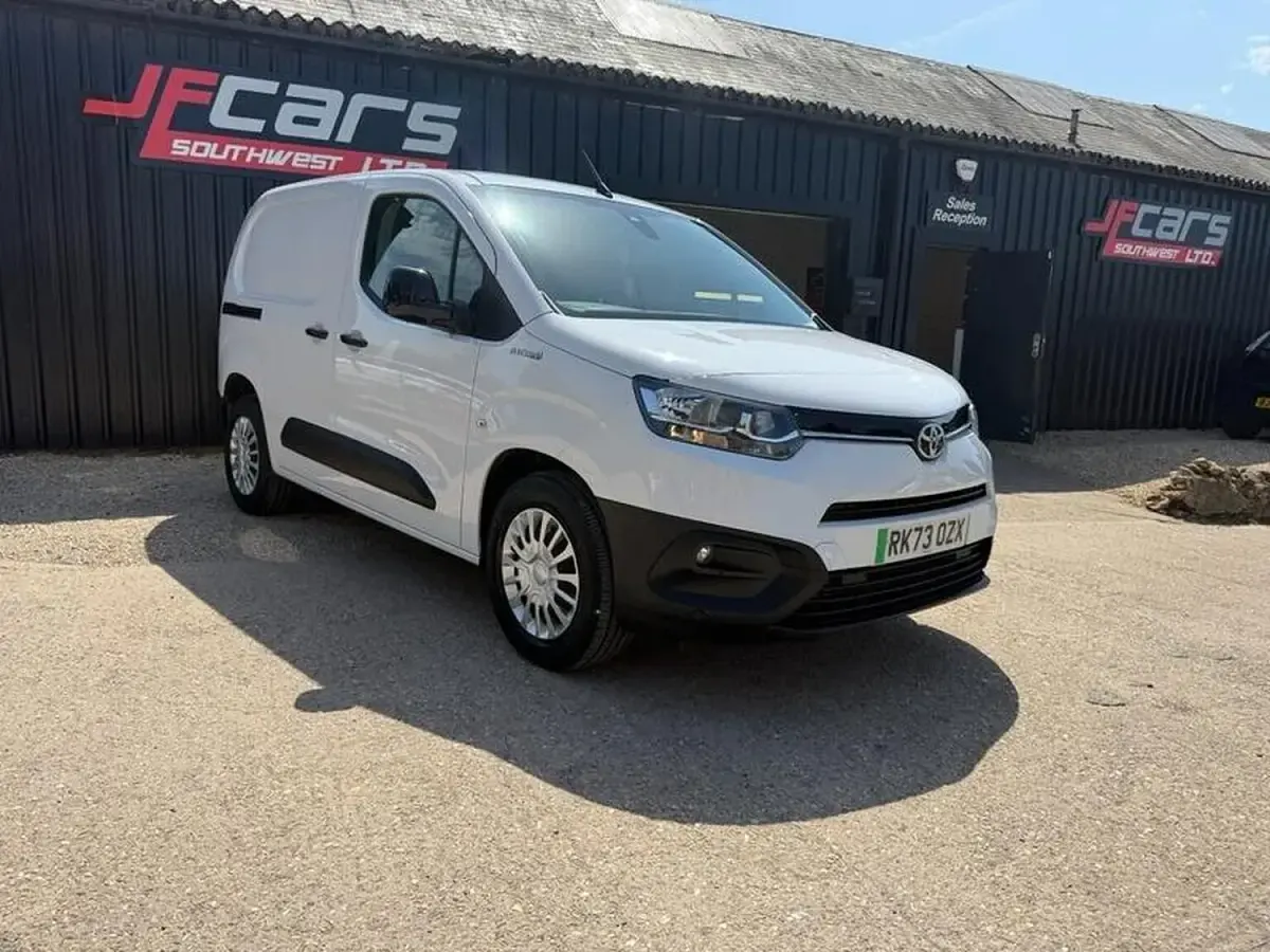 Usado Toyota Proace 50 kW (68 CV) 2023 Blanco Monovolumen