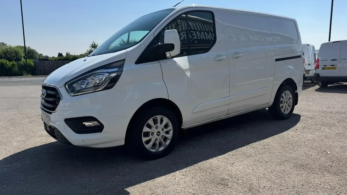 Used Ford Transit Custom Limited 130 HP (95 kW) 2023 White Van