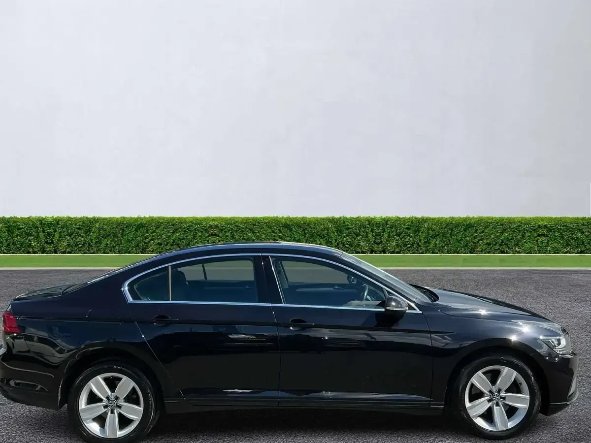 Used VW Passat SE 2019 Black Sedan