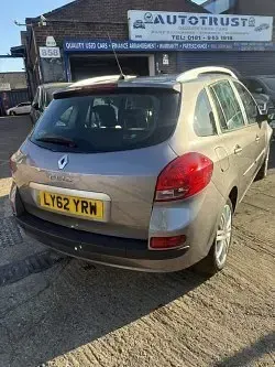 Used Renault Clio Dynamique 111 HP (81 kW) 2012 Grey Estate