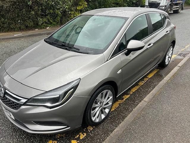 Used Vauxhall Astra Design Edition 110 HP (80 kW) 2017 Grey Hatchback