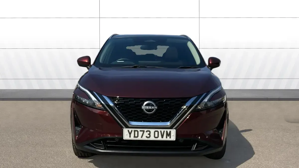 Used Nissan Qashqai N-Connecta 140 HP (102 kW) 2023 Special metallic  burgundy SUV