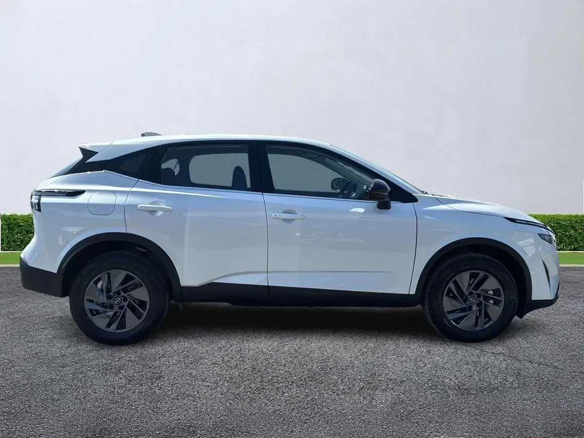 New Nissan Qashqai Acenta Premium 205 HP (150 kW) 2026 Pearl white SUV