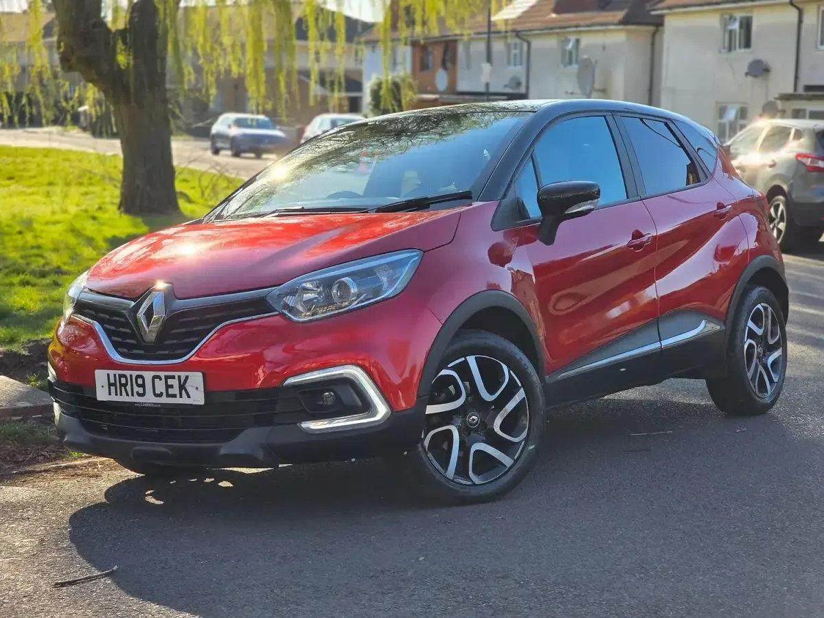 Used Renault Captur Iconic 115 HP (84 kW) 2019 Red/black SUV