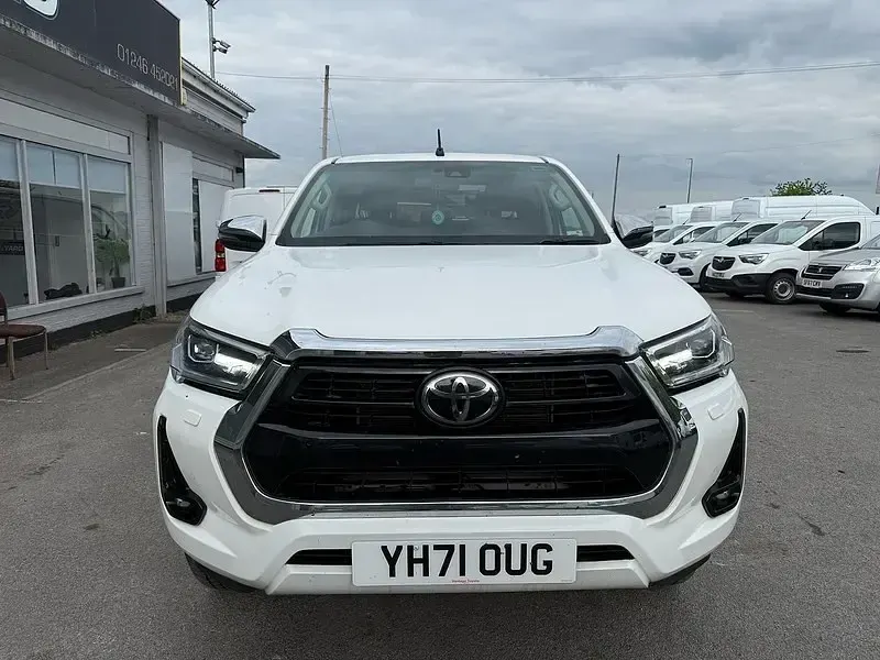 Second-hand Toyota HiLux 2021 Alb Pickup