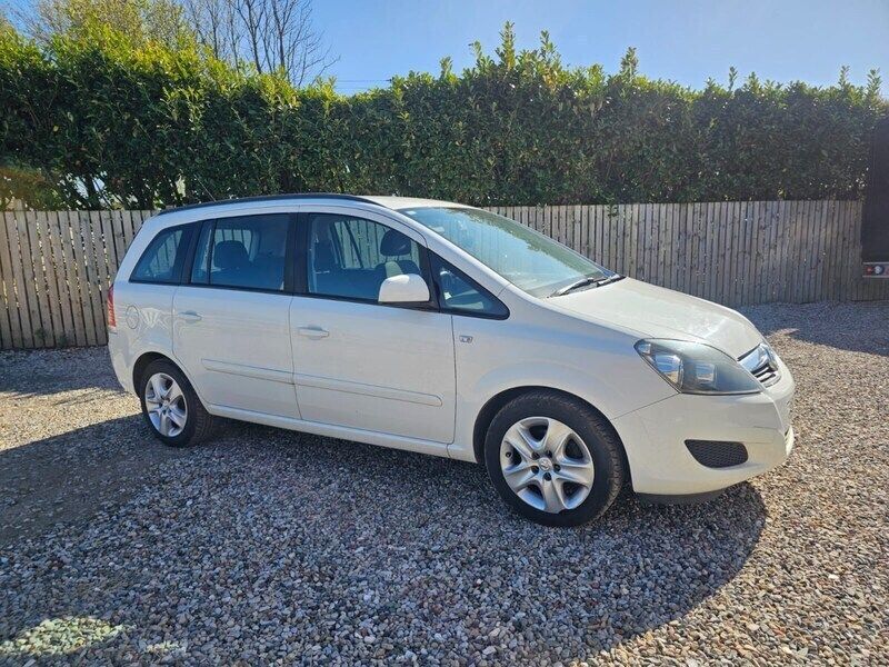 White Used 2012 Vauxhall Zafira MPV | £2,495 (Fair price) - Image 1/4
