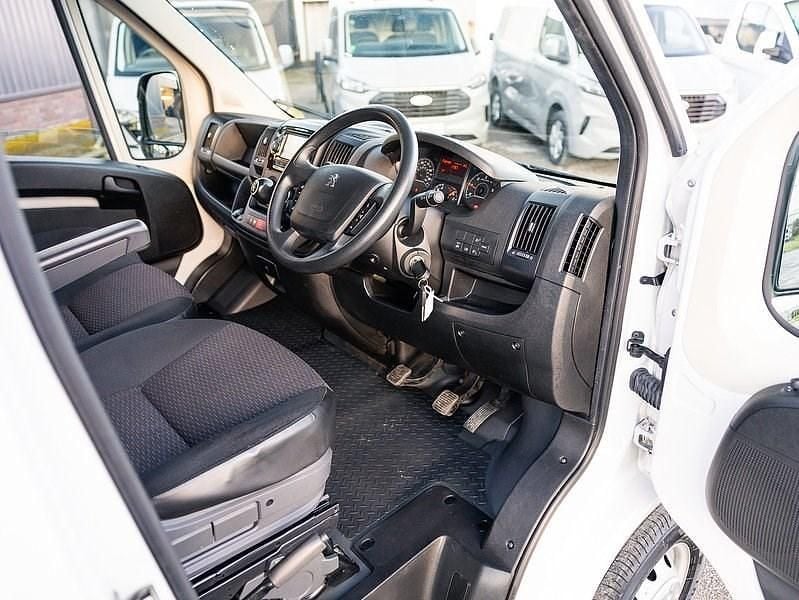 Used Peugeot Boxer 120 HP (88 kW) 2021 White Van