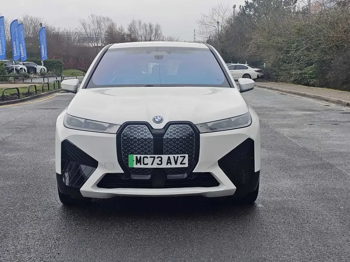 Usado BMW iX M Sport 239 kW (326 CV) 2023 Blanco SUV
