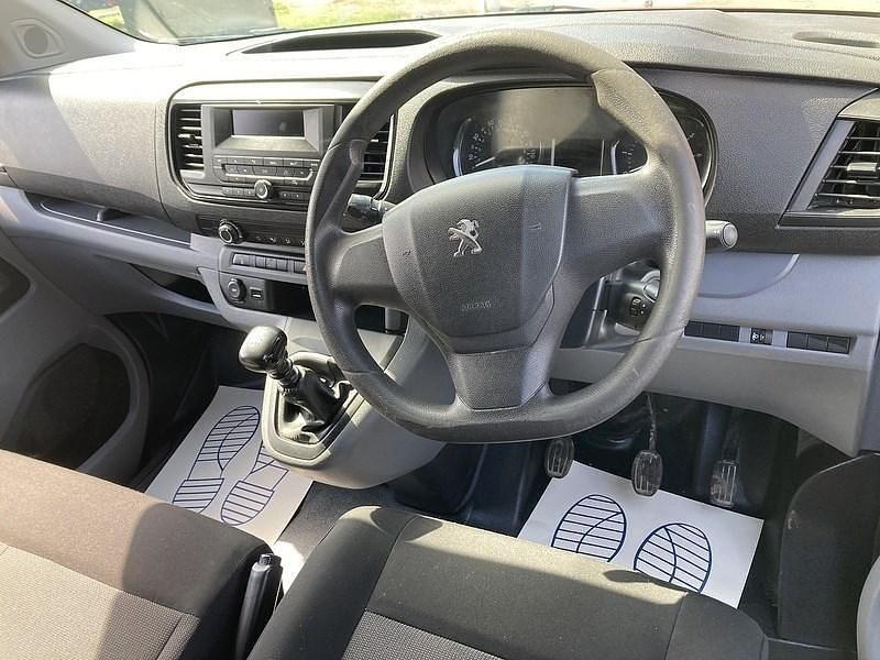 Second-hand Peugeot Expert S 2018 Roșu Van