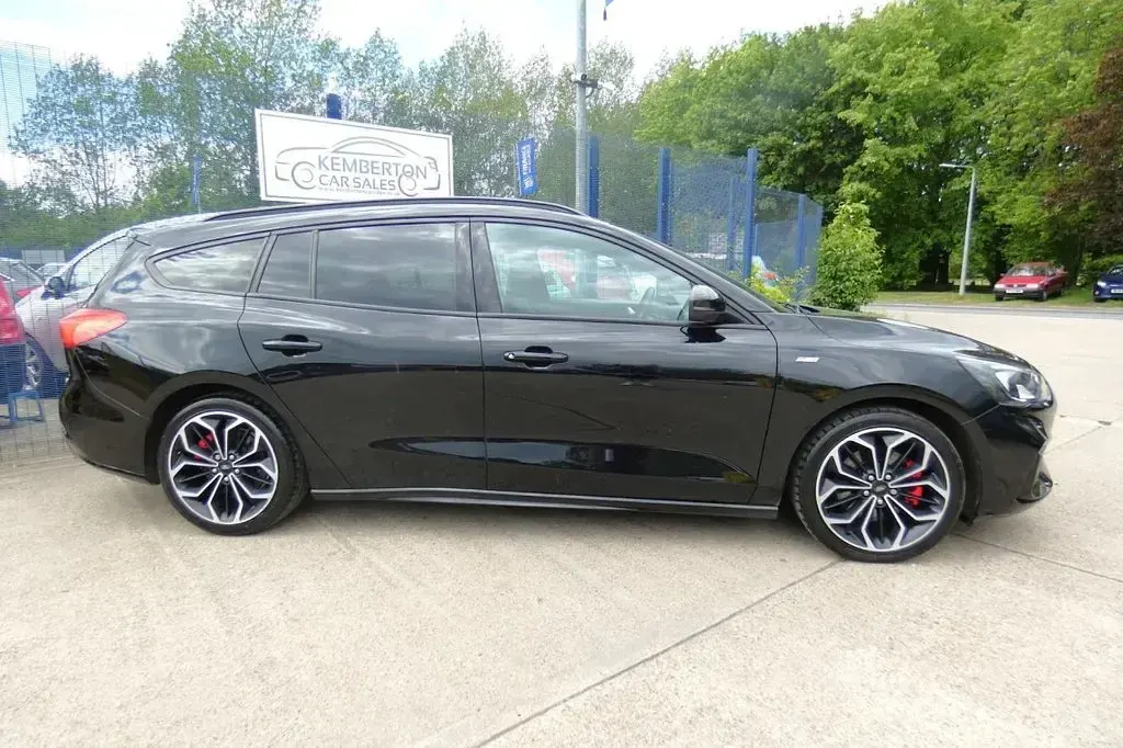 Used Ford Focus ST-Line X 120 HP (88 kW) 2019 Black Estate
