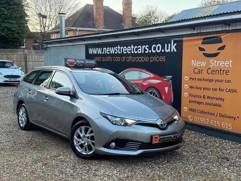 Grey Used 2015 Toyota Auris Hybrid Estate | £8,584 (Fair price) - Image 1/3