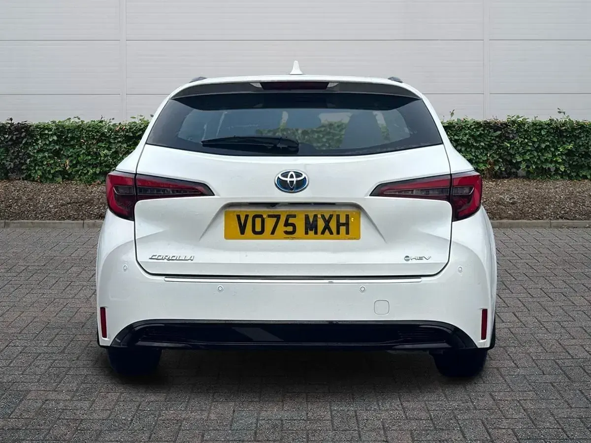 Usado Toyota Corolla 140 HP (102 kW) 2025 Branco