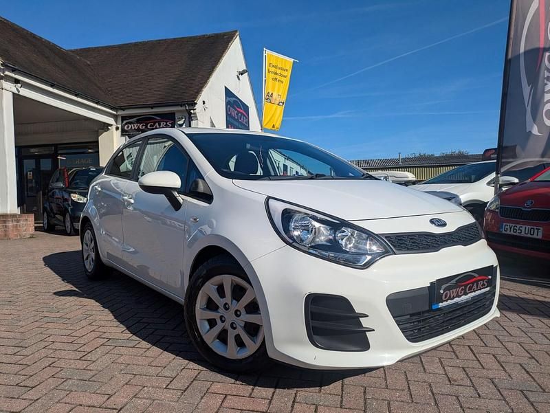 White Used 2016 Kia Rio Air Hatchback | £5,131 (Fair price) - Image 1/4