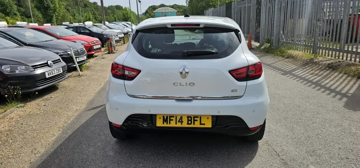 Used Renault Clio Dynamique 90 HP (66 kW) 2014 White Hatchback