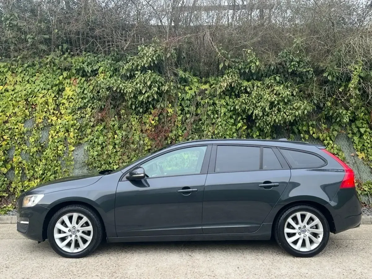 Usado Volvo V60 Business Edition 190 CV (139 kW) 2015 Gris Familiar