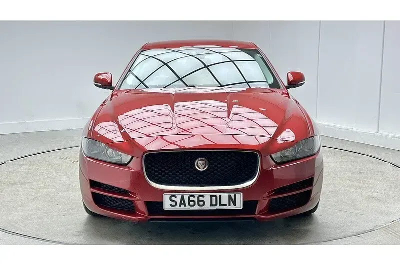 Used Jaguar XE SE 197 HP (144 kW) 2016 Red Sedan