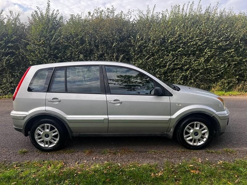 Used Ford Fusion Zetec 2007 Silver Hatchback