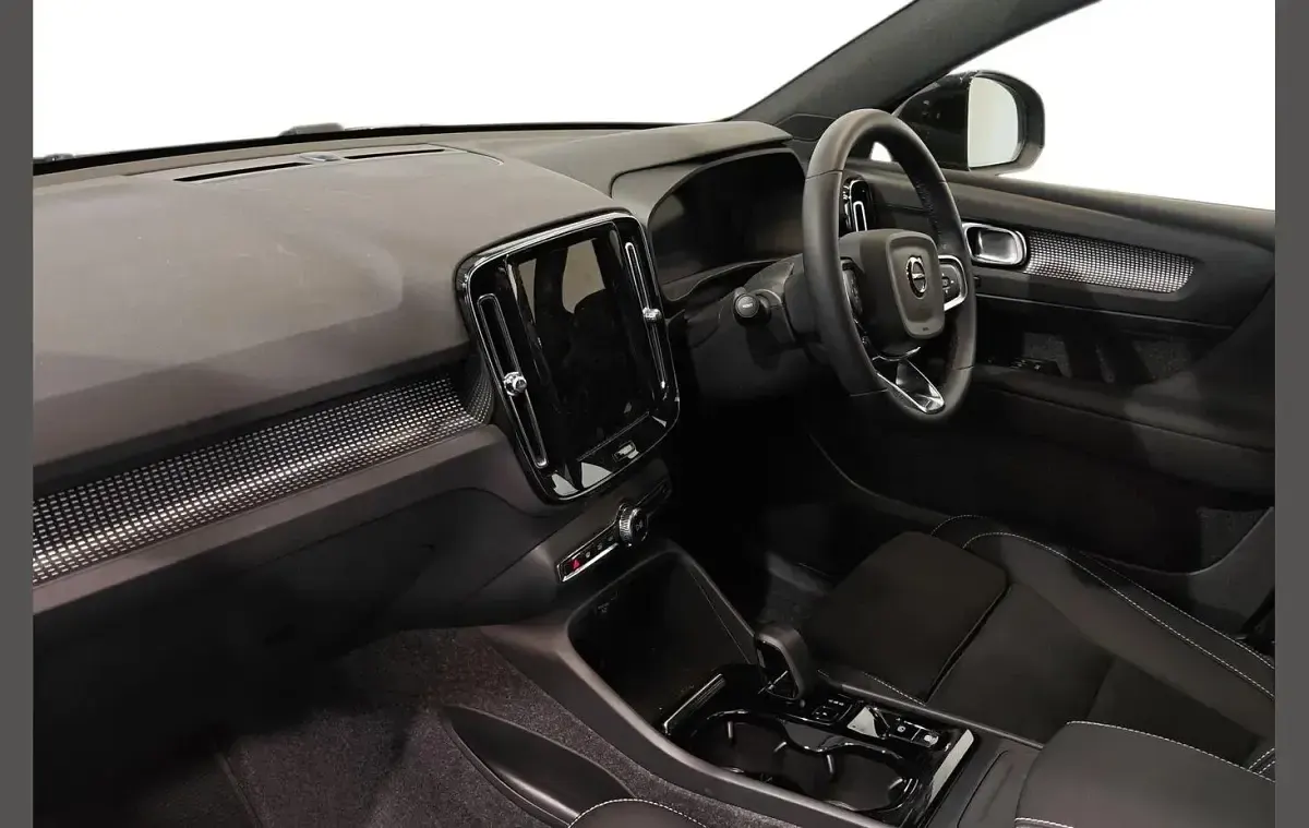 Used Volvo XC40 Plus 161 HP (118 kW) 2024 Black SUV