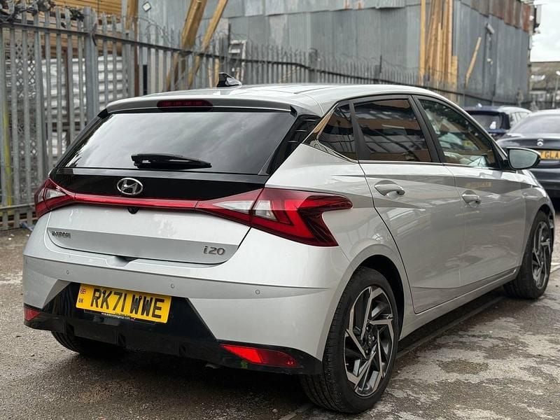 Used Hyundai i20 Premium 2018 Sliver Hatchback
