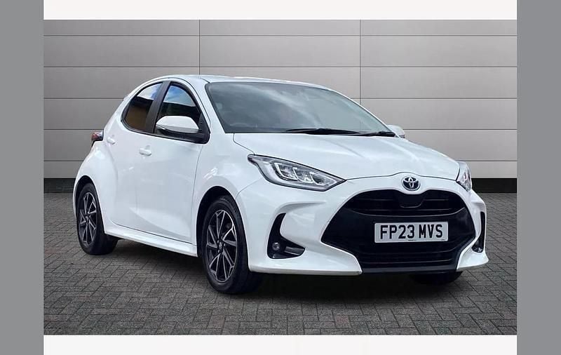 Pure white Used 2023 Toyota Yaris Hybrid Design Hatchback | £17,395 (Fair price) - Image 1/3