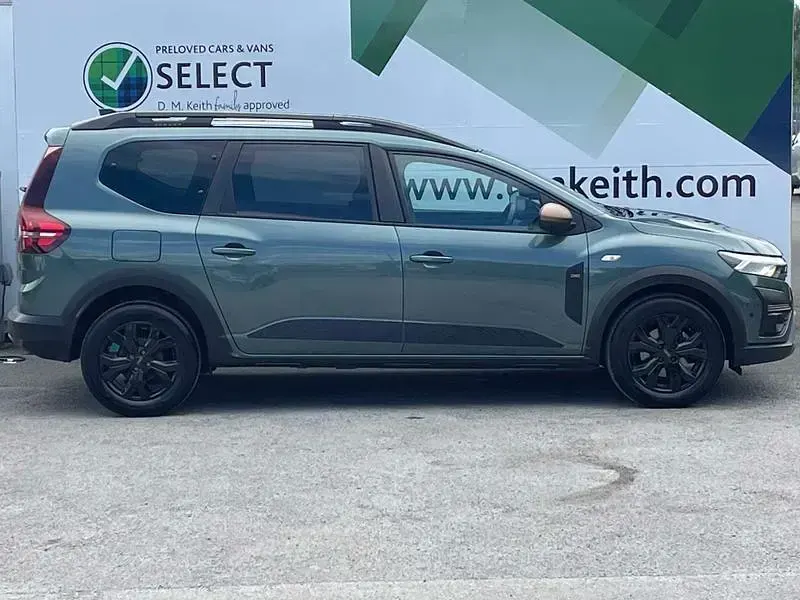 Used Dacia Jogger Extreme 110 HP (80 kW) 2024 Green MPV