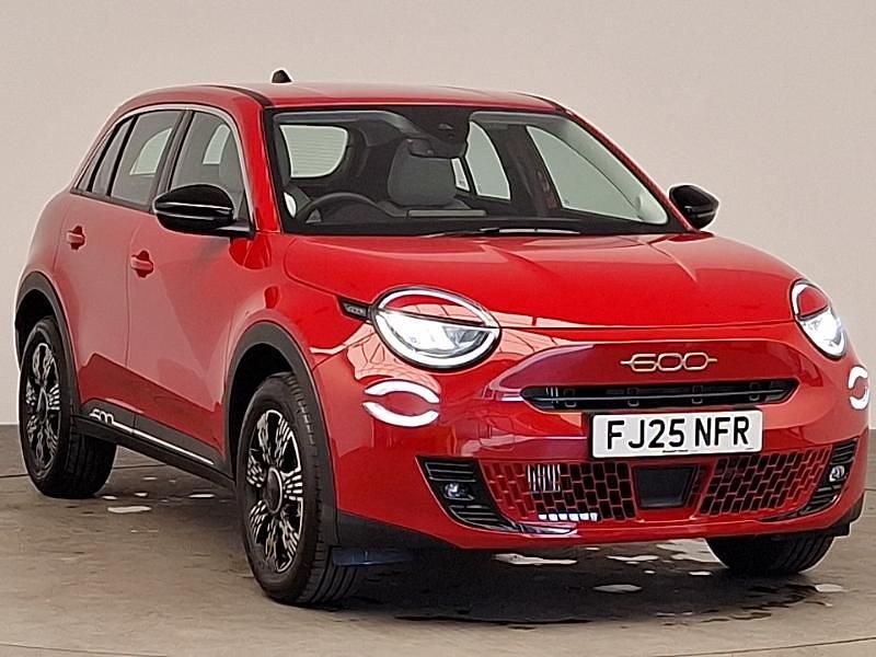 Used Fiat 600 100 HP (73 kW) 2025 Red SUV