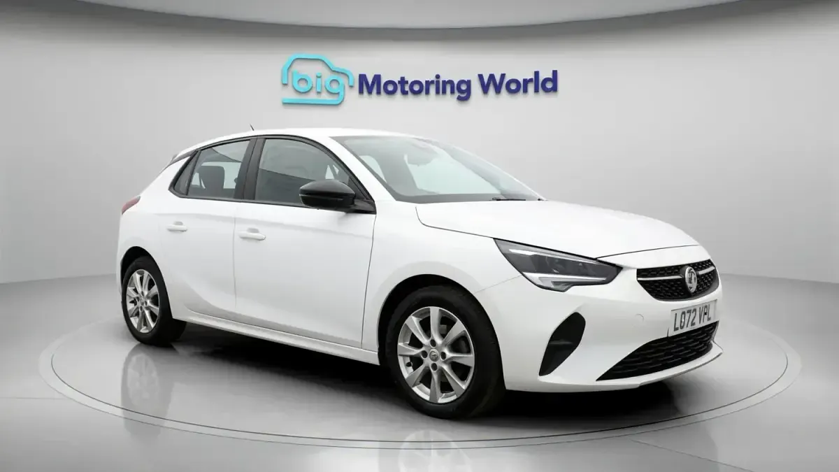 Second-hand Vauxhall Corsa Design Edition 75 CP (55 kW) 2022 Alb Hatchback