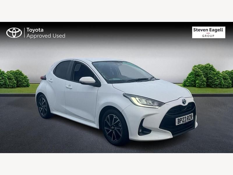 Used Toyota Yaris Hybrid Design 2023 White Hatchback