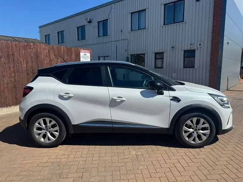 Second-hand Renault Captur Iconic 130 CP (95 kW) 2020 Alb SUV