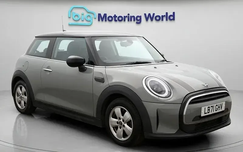 Używany Mini Cooper Classic 136 KM (100 kW) 2022 Hatchback