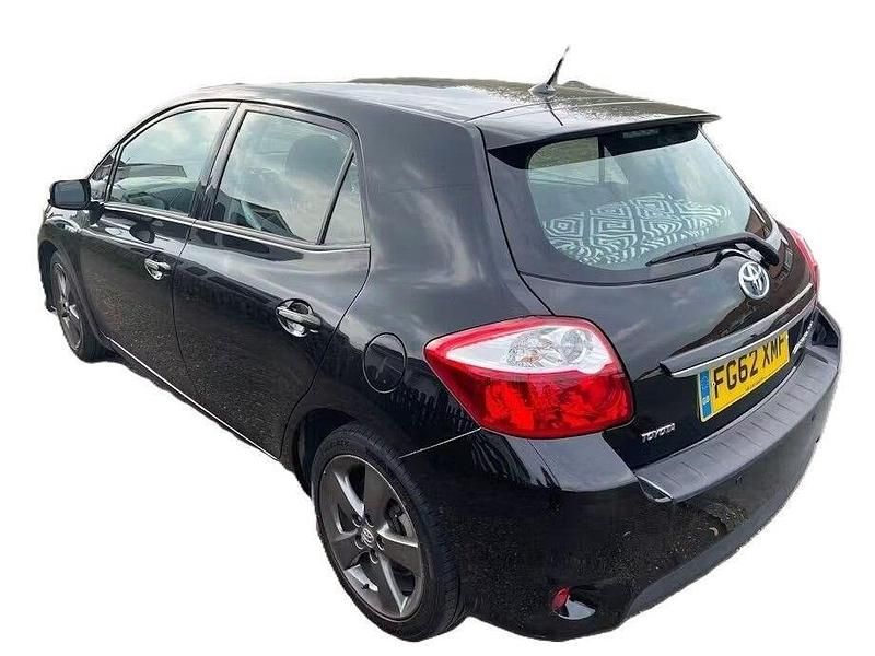 Used Toyota Auris Hybrid T4 136 HP (100 kW) 2012 Black Hatchback