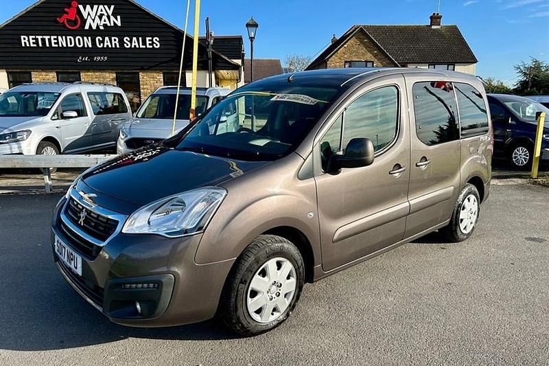 Second-hand Peugeot TePee Allure 100 CP (73 kW) 2017