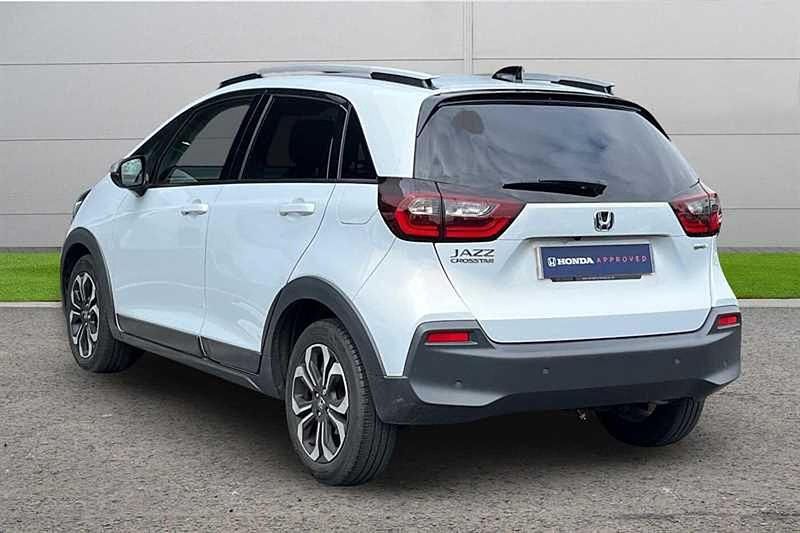 Used Honda Jazz Hybrid 109 HP (80 kW) 2021 White Hatchback