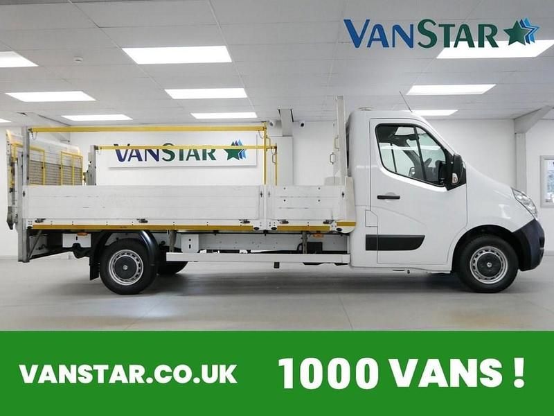 Used Vauxhall Movano 130 HP (95 kW) 2018 White MPV