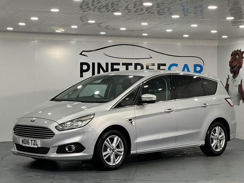 Usado Ford S-MAX Titanium 150 HP (110 kW) 2016 Prateado Monovolume