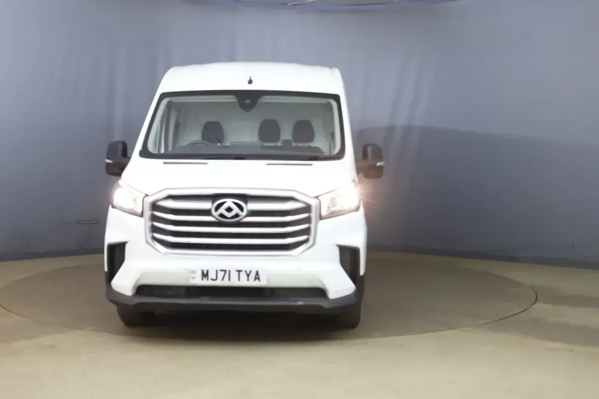 Usado Maxus V90 163 HP (119 kW) 2021 Branco Van