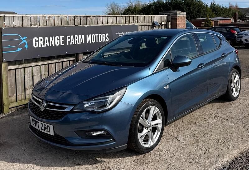 Second-hand Vauxhall Astra SRi 105 CP (77 kW) 2017 Albastru Hatchback