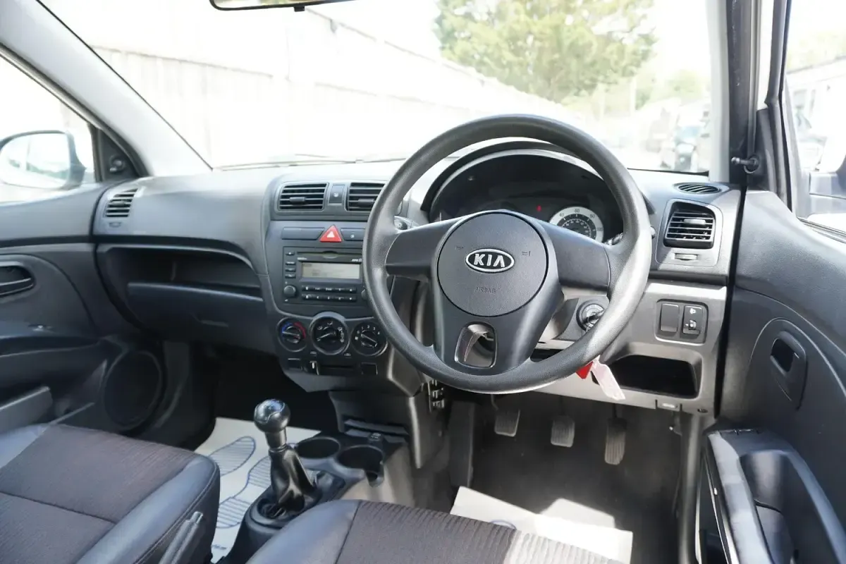 Used Kia Picanto 2009 White Hatchback
