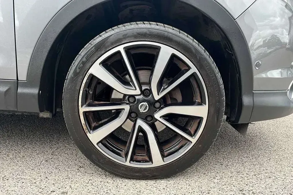 Used Nissan Qashqai Tekna 115 HP (84 kW) 2017 Grey SUV