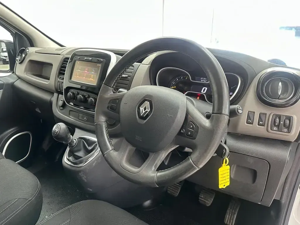 Used Renault Trafic 2016 White MPV