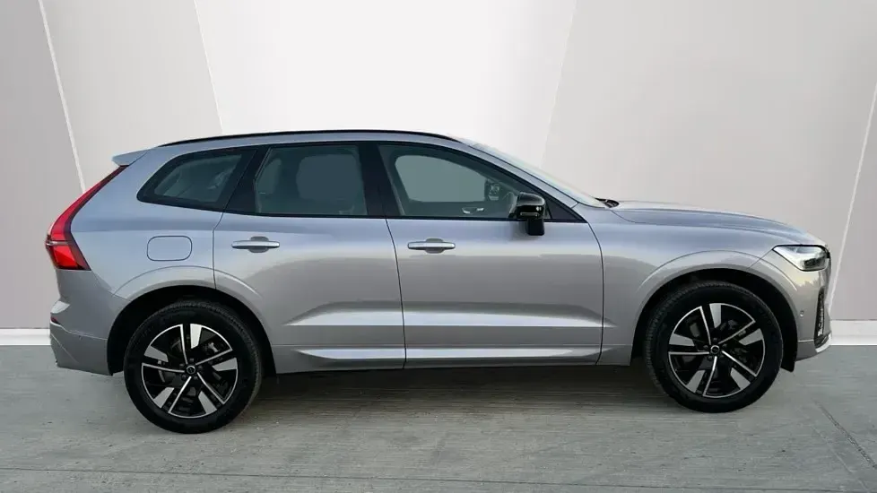 Used Volvo XC60 Plus 250 HP (183 kW) 2025 Silver SUV