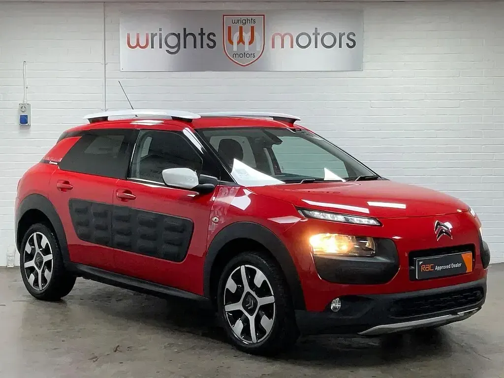 Used Citroën C4 Cactus Rip Curl 2017 Red Hatchback