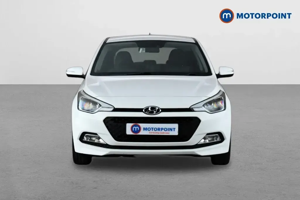 Used Hyundai i20 SE 84 HP (61 kW) 2017 White Hatchback