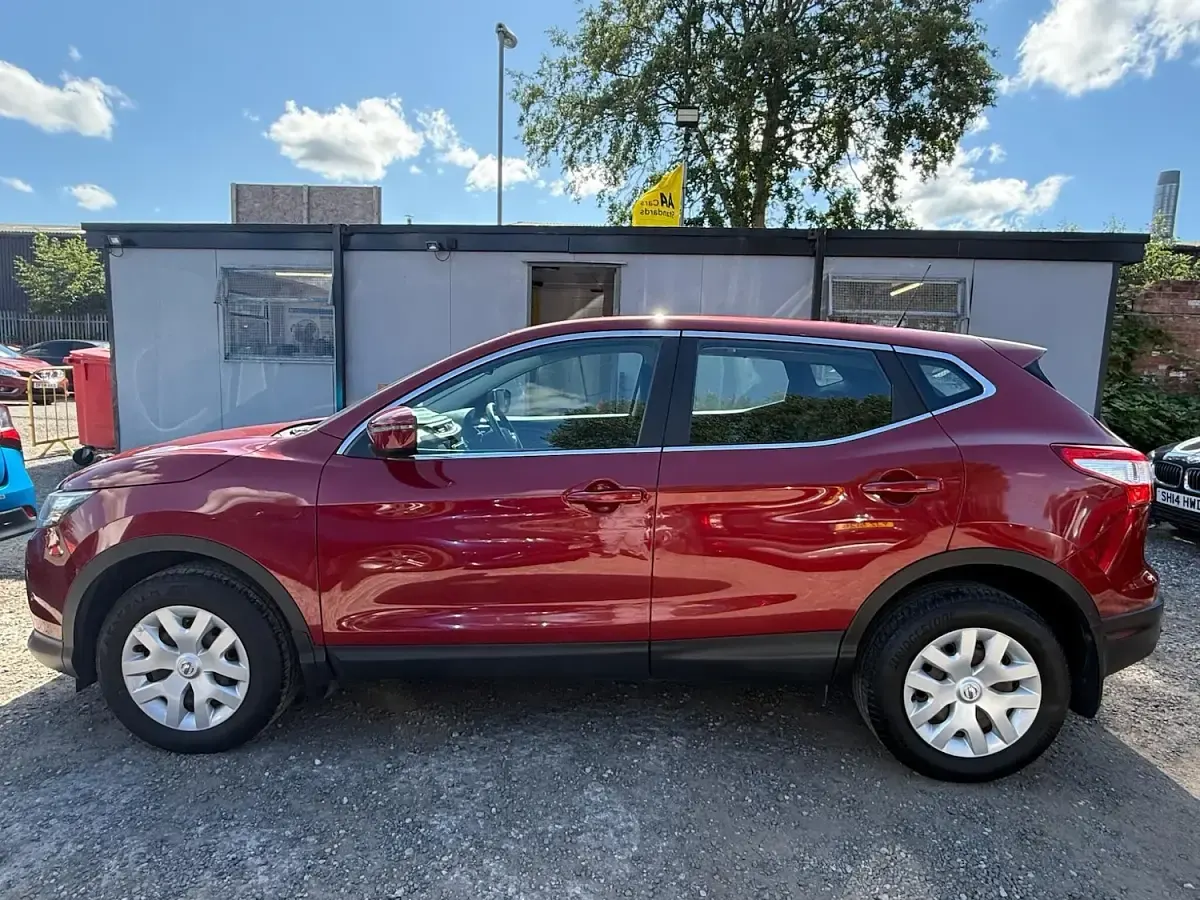 Used Nissan Qashqai Visia 110 HP (80 kW) 2015 Red SUV