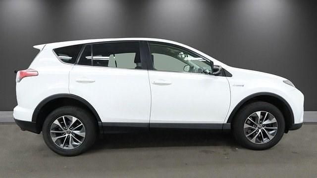 Used Toyota RAV4 197 HP (144 kW) 2018 White SUV
